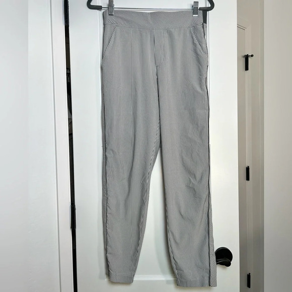 Athleta Brooklyn Gray/WhiteStriped Ankle Pant Size 6 - Picture 5 of 7